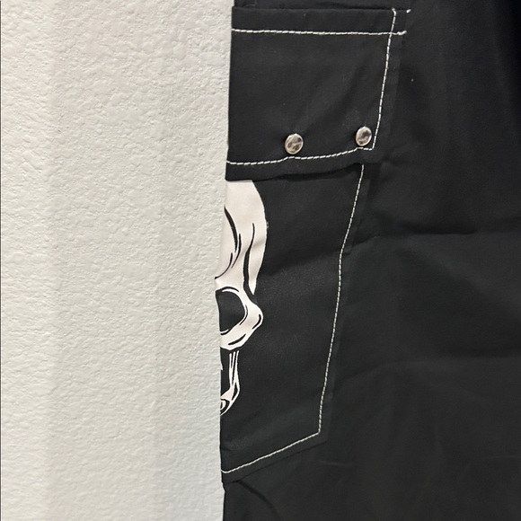 ROMWE Black Cargo Pants with Skull Detail - Picture 5 of 7